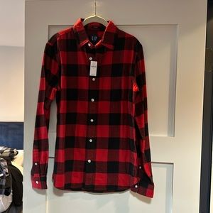 NWT Men’s GAP Small red and black flannel shirt